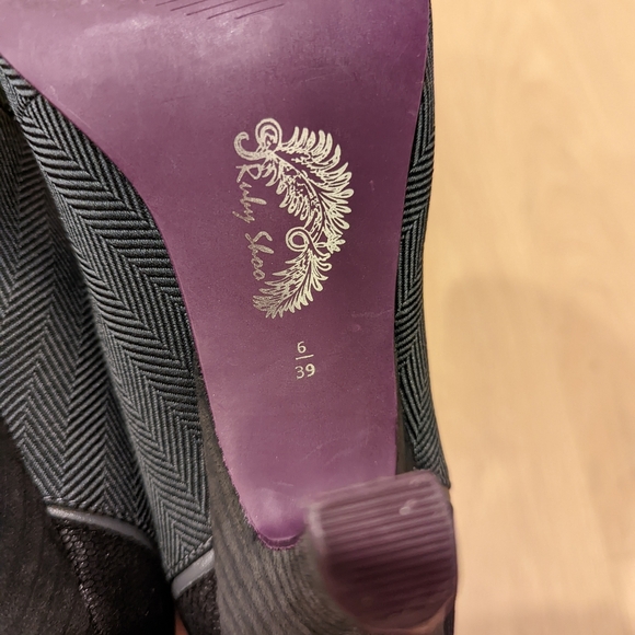 Stylish Gray Heeled Shoes - Picture 5 of 11